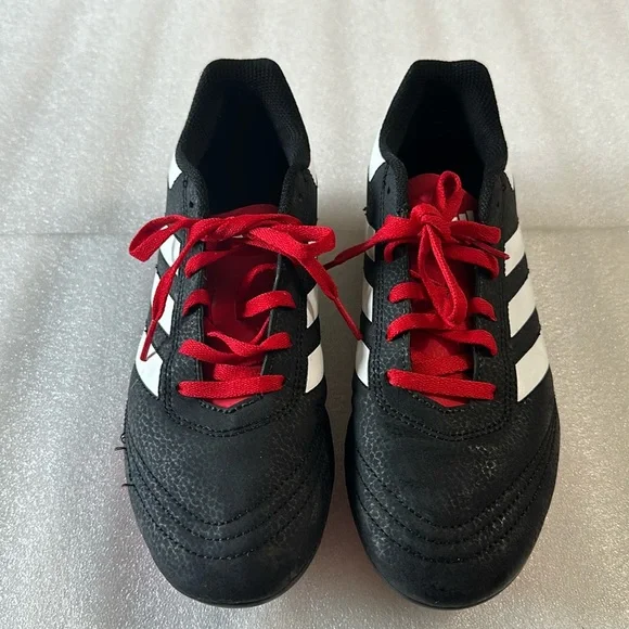 Adidas cleats only worn once Adidas has sued pretty much everyone who has used stripes main image 4